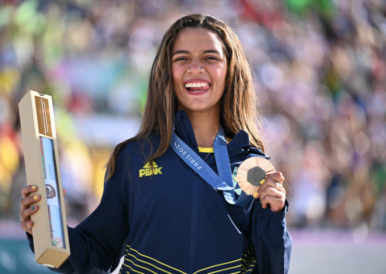 Rayssa Leal leva medalha de bronze no skate street feminino em Paris