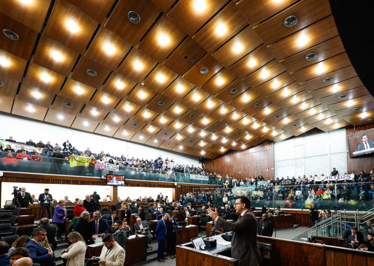 Projeto do Executivo foi aprovado por 48 votos a favor e 2 contra nesta terça-feira (30)