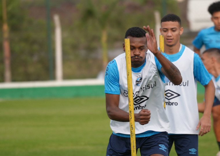 Campeão do mundo pelos paulistas, Edenilson pode ser titular