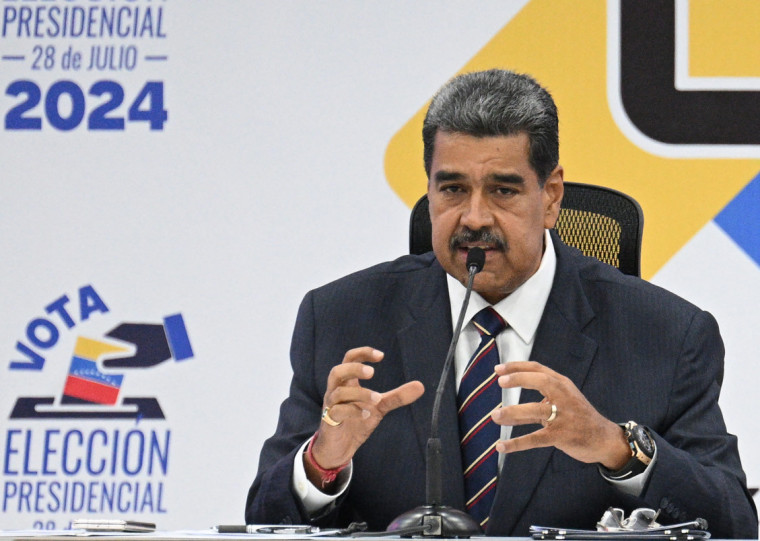 Maduro diz que a extrema-direita e os EUA estão financiando um golpe para derrubá-lo 