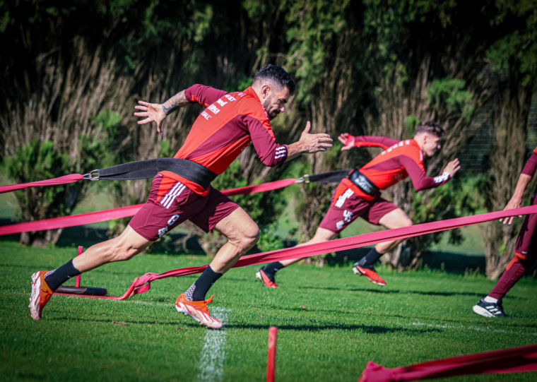 Thiago Maia voltou a trabalhar com o restante do grupo colorado