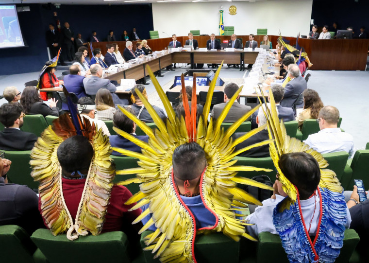 Maioria dos eleitos é homem. Entre indígenas, apenas uma mulher foi eleita prefeita. 