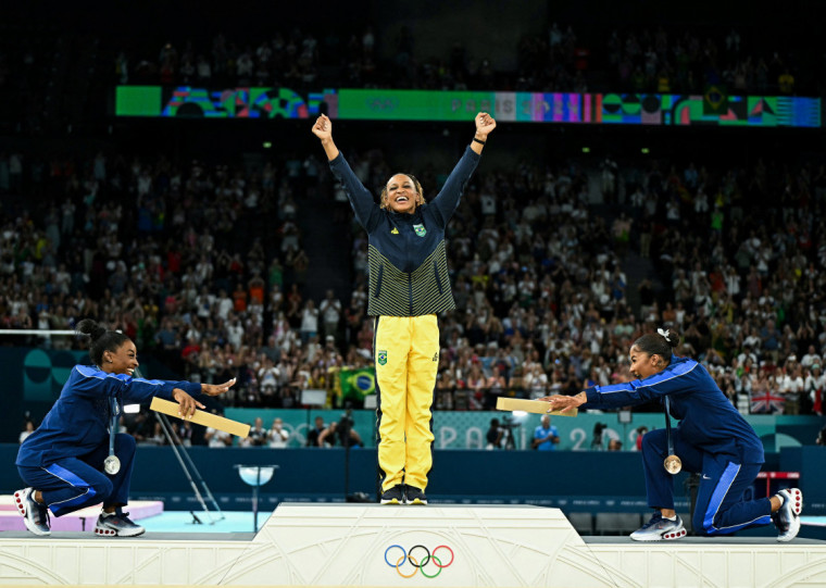 Jordan chegou a subir ao pódium para receber o bronze 