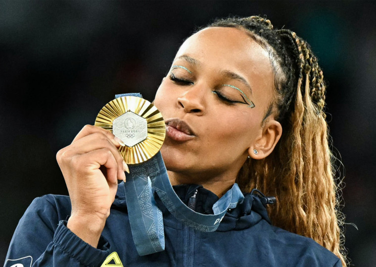 Rebeca Andrade se torna a maior medalhista olímpica da história do Brasil 