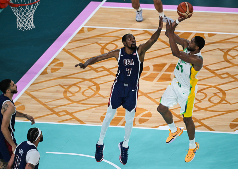 Bruno Caboclo foi o destaque do Brasil, com 30 pontos, na derrota para os norte-americanos