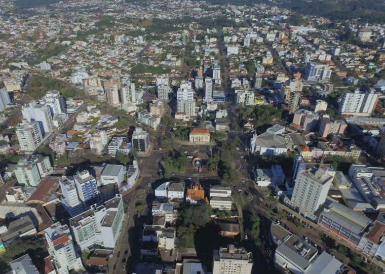 Basta andar pelas ruas de Erechim para perceber que há muitas obras em andamento e novos prédios tomando forma