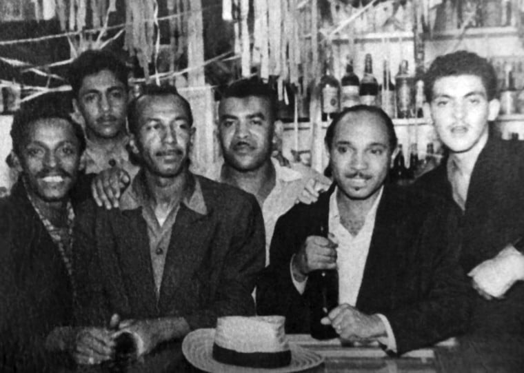 Lupicínio entre amigos de boemia, em foto registrada em 1949