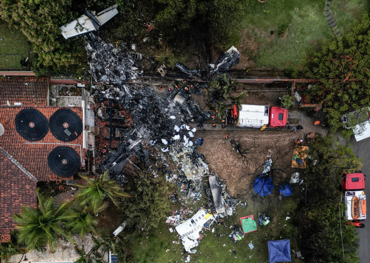 No avião estavam 57 passageiros e quatro tripulantes