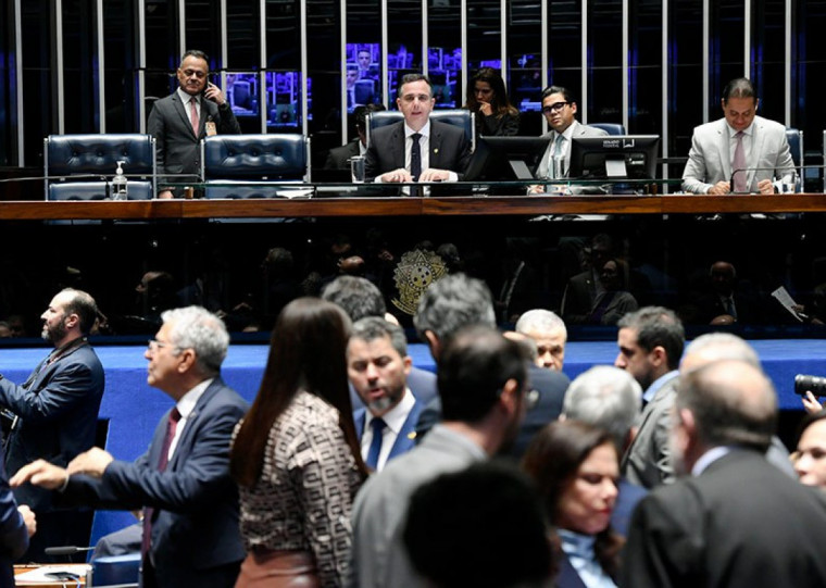 Rodrigo Pacheco, autor da proposta, comandou a sessão deliberativa nesta quarta-feira (14)