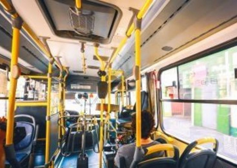 ônibus estarão identificados como 