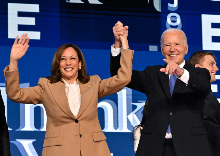 o presidente americano exaltou o legado de seu mandato, dividindo os créditos com Kamala