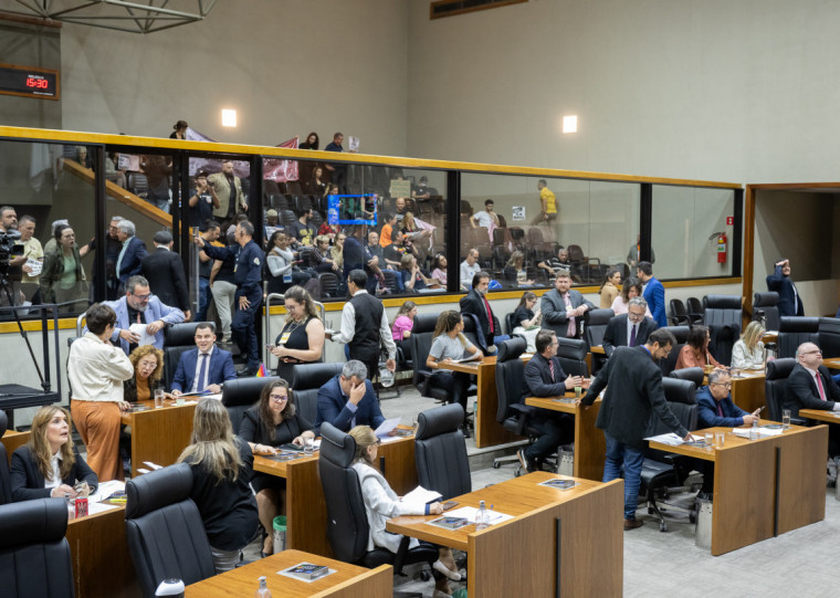 Seriam votados projeto ligado ao Escola sem Partido e a proibição da venda de animais em pet shops