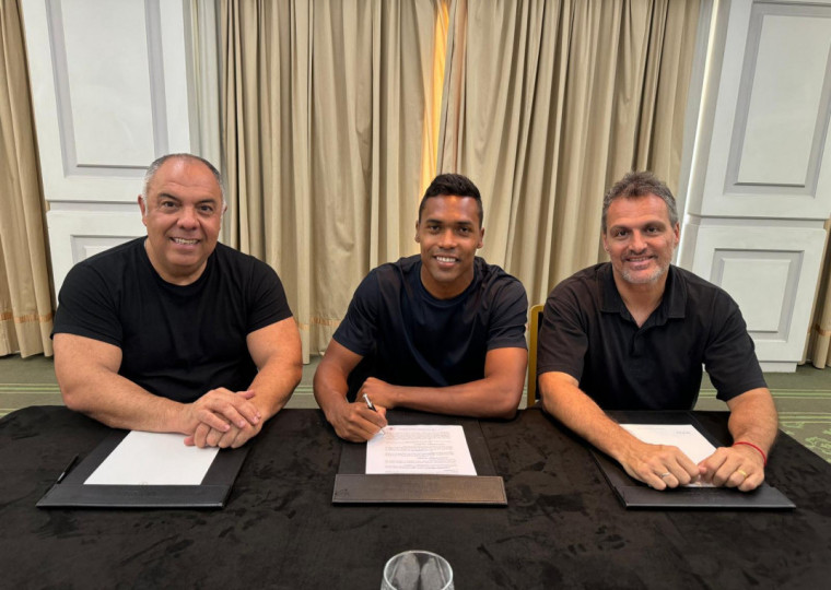 Lateral-esquerdo Alex Sandro firma vínculo com o rubro-negro até dezembro de 2026