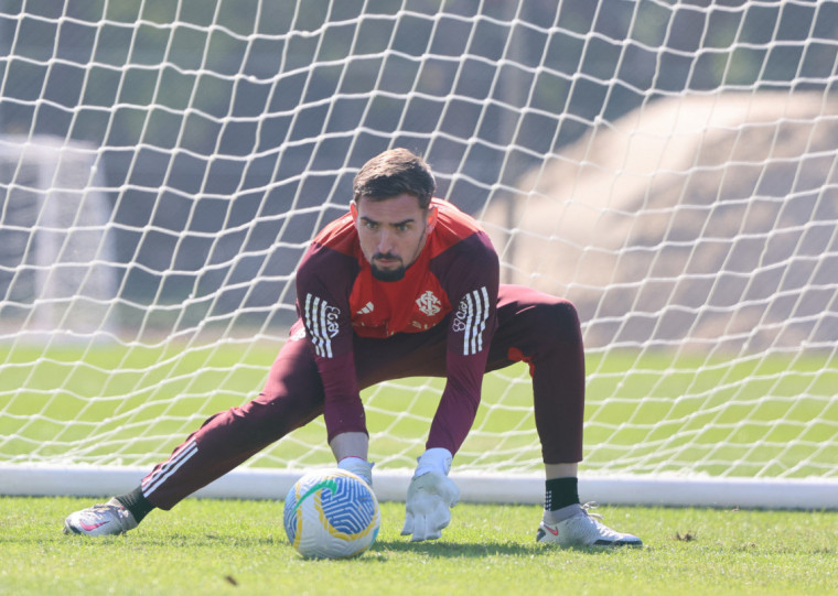 Com Rochet suspenso e Fabrício lesionado, Anthoni será o goleiro titular nesta quarta (28)