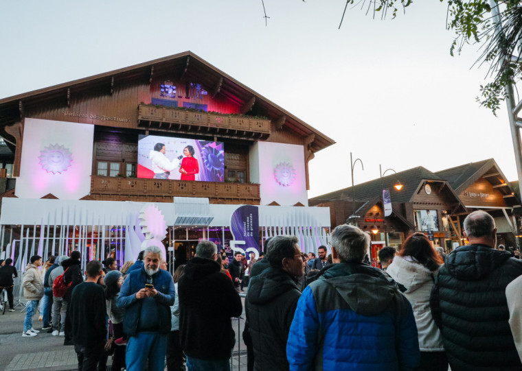 Cenário acostumado com os altos e baixos do cinema brasileiro, Gramado precisou se adaptar a tempos difíceis para garantir a realização do Festival deste ano