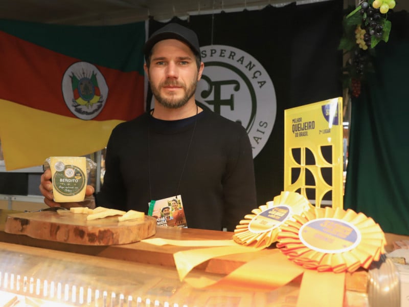 O queijo maturado com cacha&ccedil;a produzido pelo S&iacute;tio Esperan&ccedil;a Produtos Autorais foi considerado o melhor queijo do Brasil em concurso realizado em abril Foto: ALINA SOUZA/ESPECIAL/JC