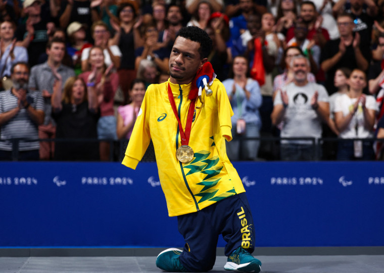 Ouro de Gabrielzinho na piscina foi a primeira medalha brasileira em Paris