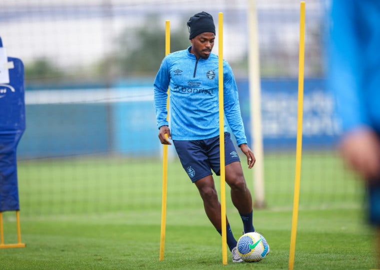 O zagueiro Jemerson sofreu uma lesão muscular, a 13ª do Grêmio no ano