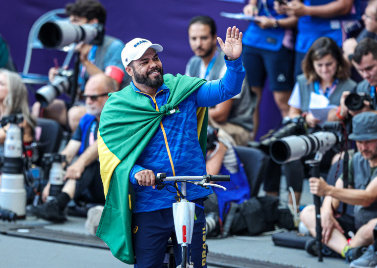 Com uma marca de 46,86 m, Batista estabeleceu o novo recorde paralímpico em Paris-2024