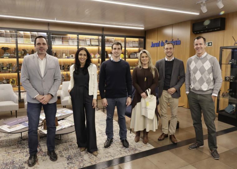 Visita da Diretoria do Sindienergia-RS. Rafael Salamoni, vice presidente; Daniela Cardeal, presidente; Giovanni Jarros Tumelero;  Alessandra Guarda, diretora de operaÃ§Ãµes; Juliano Pereira, diretor financeiro.  Visita ao Jornal do ComÃ©rcio.