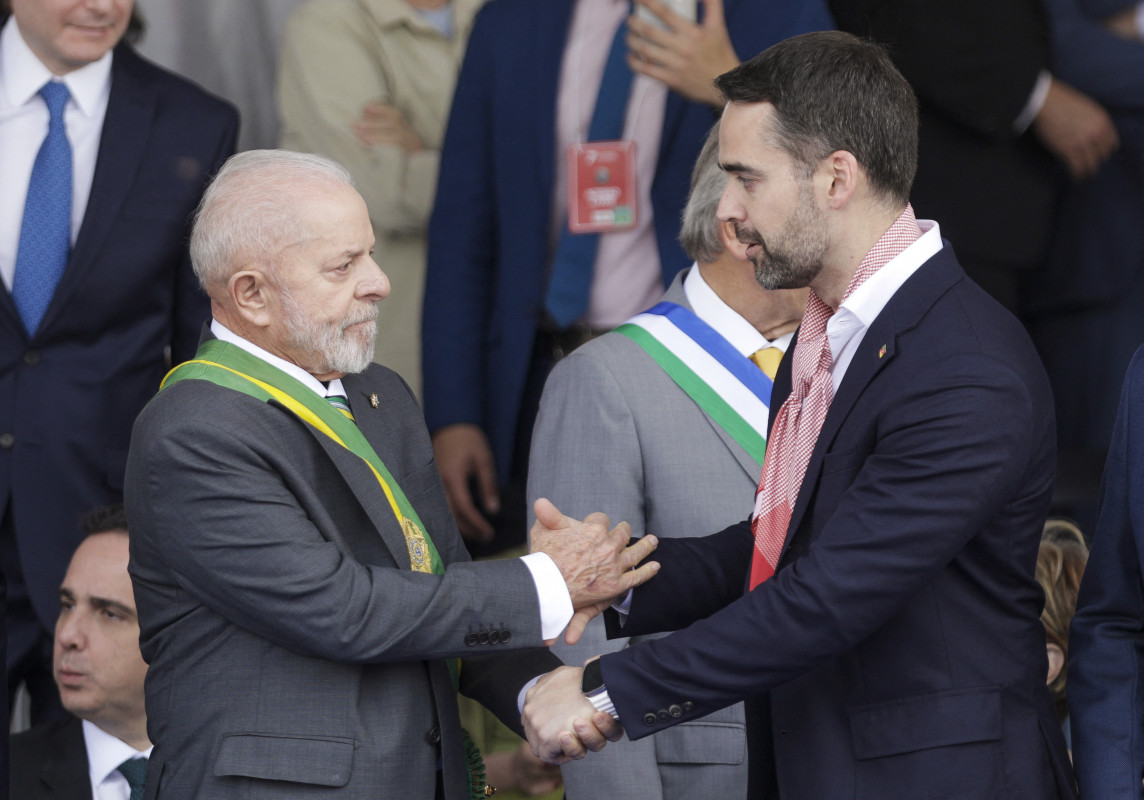 O governador gaúcho Eduardo Leite foi recebido pelo presidente Lula  | Sergio Lima/AFP/JC