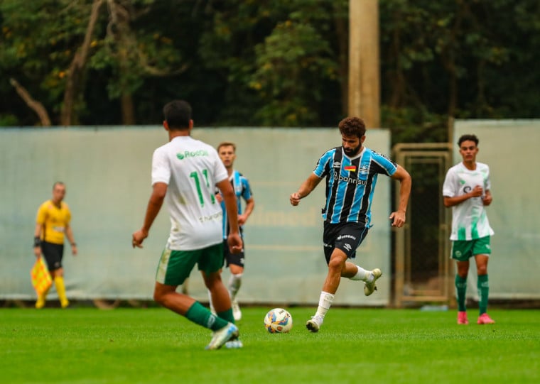 Diego Costa foi titular contra os jovens da equipe da Serra gaúcha