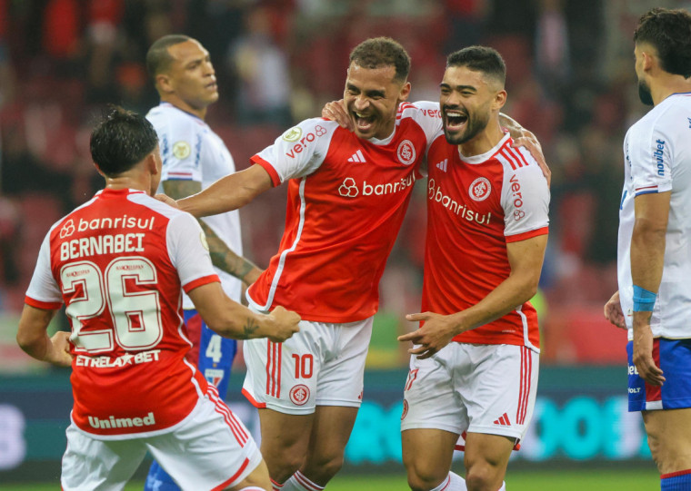 Alan Patrick marcou o primeiro gol dos mandantes na vitória por 2 a 1