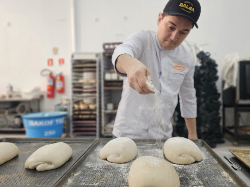 O carro-chefe da opera&ccedil;&atilde;o &eacute; o p&atilde;o de hamb&uacute;rguer, com uma produ&ccedil;&atilde;o m&eacute;dia de 30 mil unidades por m&ecirc;s Foto: NATHAN LEMOS/JC