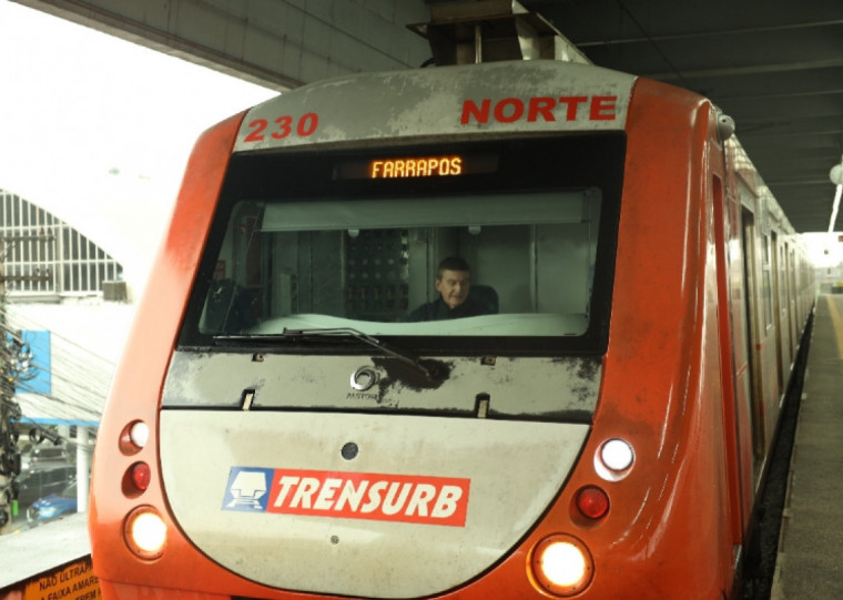 Primeiro trem a deixar a cidade desde maio sairá da Estação Farrapos