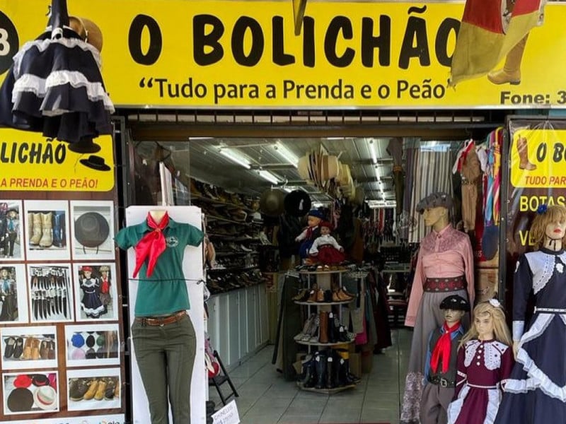 O local atua há mais de 50 anos no comércio de roupas típicas Foto: O BOLICHÃO/INSTAGRAM/REPRODUÇÃO/JC