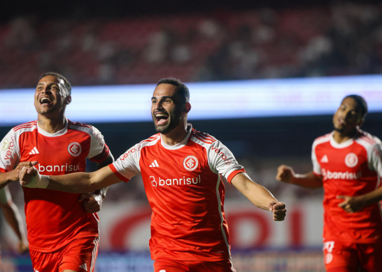 Volante Thiago Maia marcou o gol da virada para os gaúchos no Morumbis