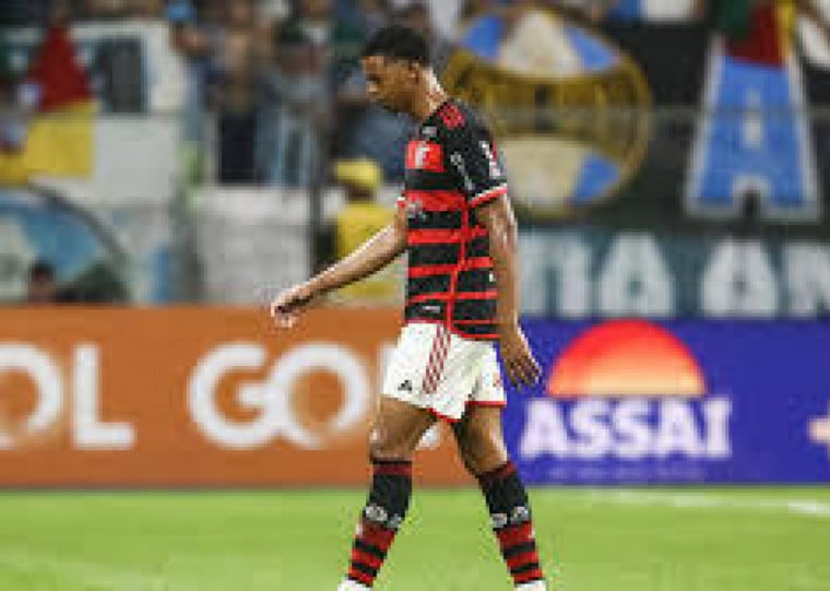 Jogador teria sido insultado por torcedores após ser expulso de partida contra o Grêmio