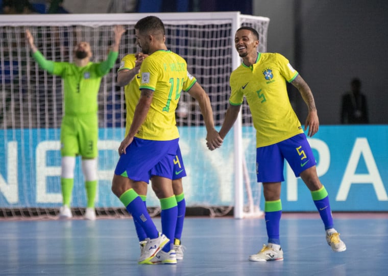 Seleção brasileira goleou os costa-riquenhos por 5 a 0, em Bucara, Usbequistão