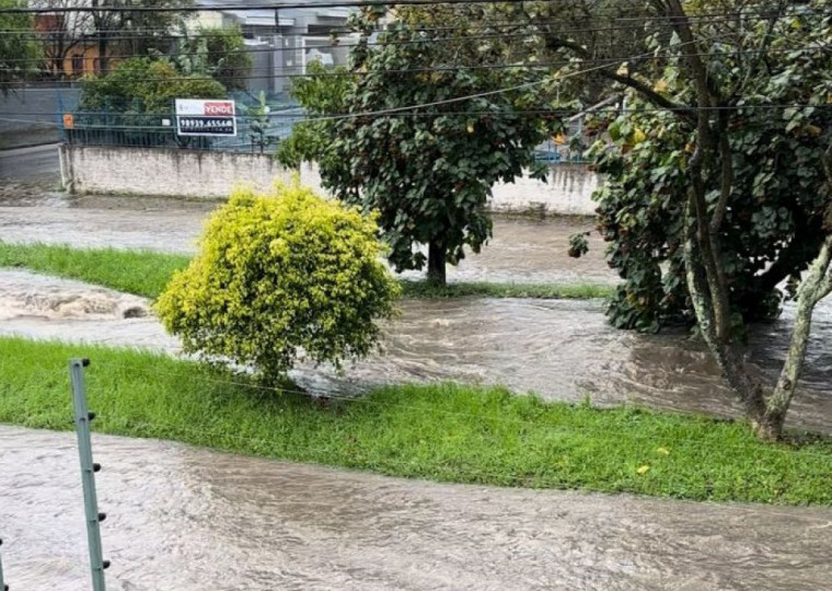 O Arroio Passo da Mangueira fica na avenida Prof. Paula Soares