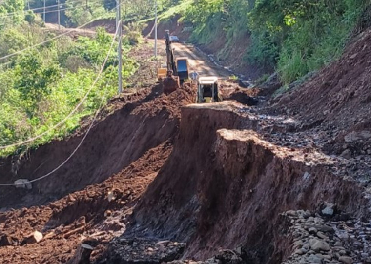 Ligação entre Roca Sales, no Vale do Taquari, e Santa Tereza, na Serra, sofreu deslizamento de terra 