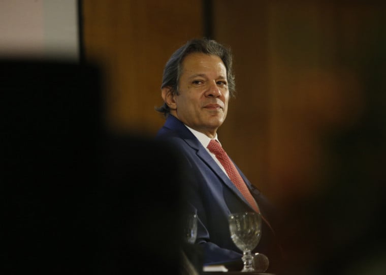 Equipe de Haddad planeja incluir no pacote a regulamentação do teto remuneratório do funcionalismo