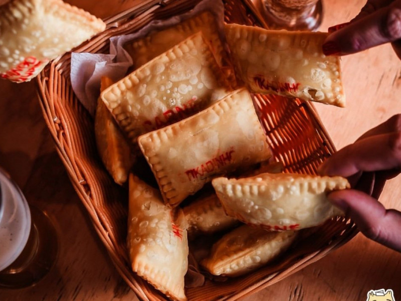 No Coruja's Pastéis, o destaque é para a sequência de pastéis Foto: CORUJA'S PASTEIS/INSTAGRAM/REPRODUÇÃO/JC