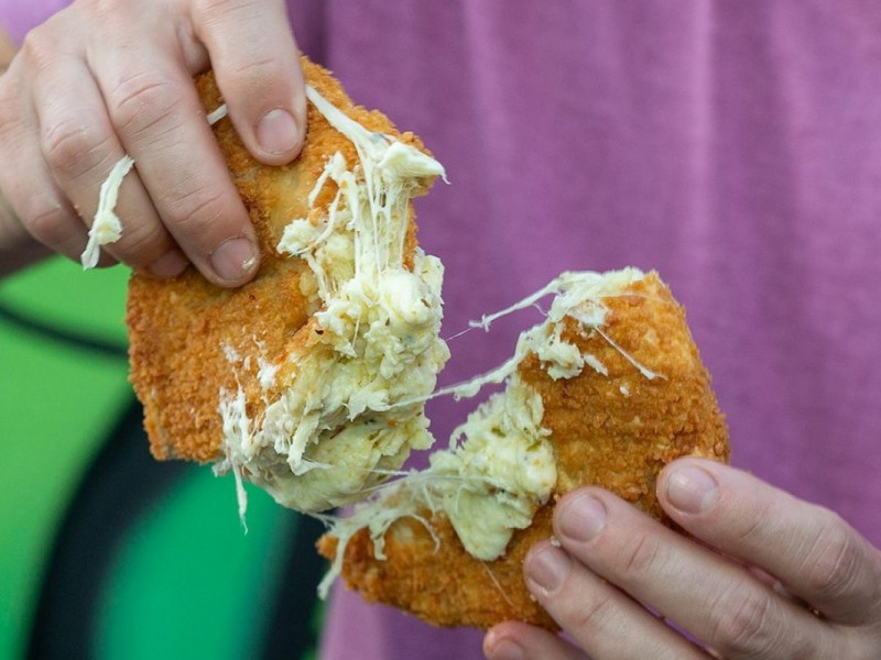 O pastel de cinco queijos do Luigi Past&eacute;is &eacute; um dos destaques do local Foto: LUIGI PASTEIS/INSTAGRAM/REPRODU&Ccedil;&Atilde;O/JC