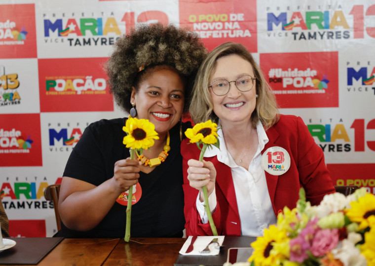 Tamyres e Maria do Rosário receberam apoiadores e nomes históricos da esquerda no início do domingo de eleição