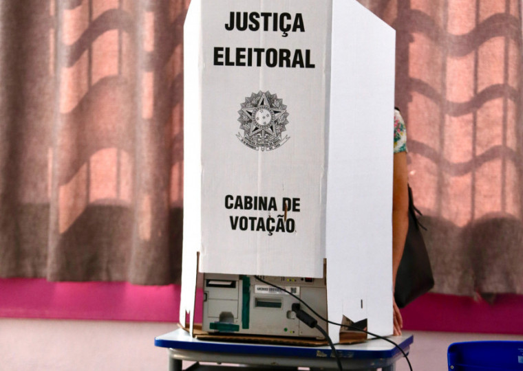 Em todo o País, com exceção do Distrito Federal, a votação terá início às 8h (horário de Brasília) e se estenderá ao longo do dia, até 17h