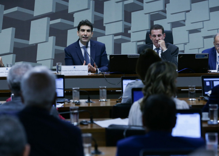 Mais uma vez, ele defendeu que o BC não tenha voto na fixação da meta de inflação no CNM