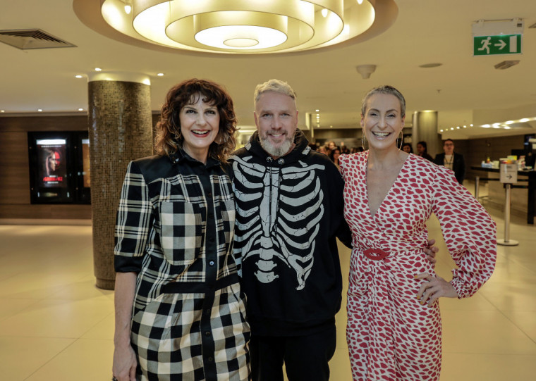 Patrícia Parenza, Alexandre Herchcovitch e Patrícia Pontalti na abertura da mostra Trajetória no Moinhos Shopping