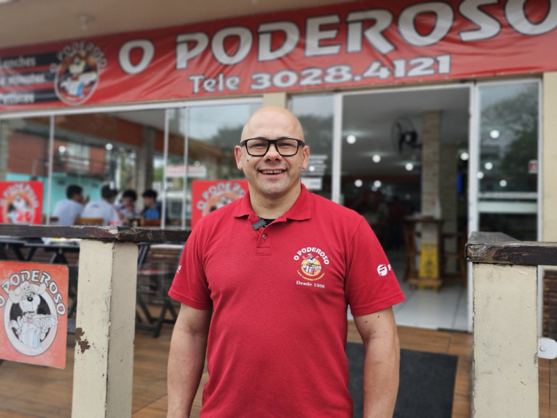 Adilar Pires, empreendedor por trás do O Poderoso Lanches Foto: NATHAN LEMOS/JC