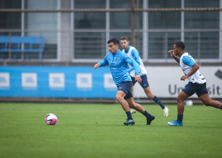 De olho no Gre-Nal, o tricolor voltou a treinar na manhã desta segunda-feira