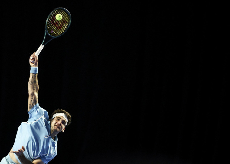 Tenista brasileiro avançou na competição após vencer Perricard por 2 sets a 0