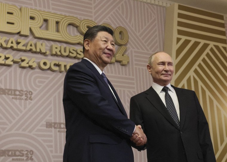 Xi Jinping e Vladimir Putin já se encontraram na reunião da cúpula que ocorre até quinta-feira 