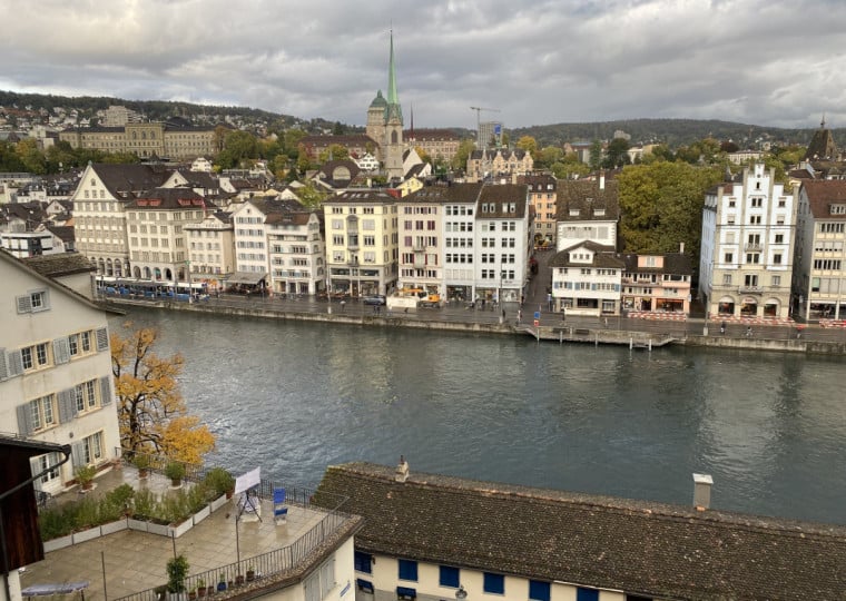 Da colina de Lindenhof é possível ter uma visão aérea da cidade