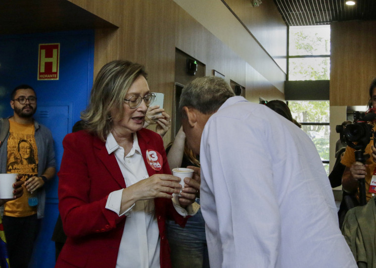 Cena chamou atenção durante a interação dos adversários na Pucrs