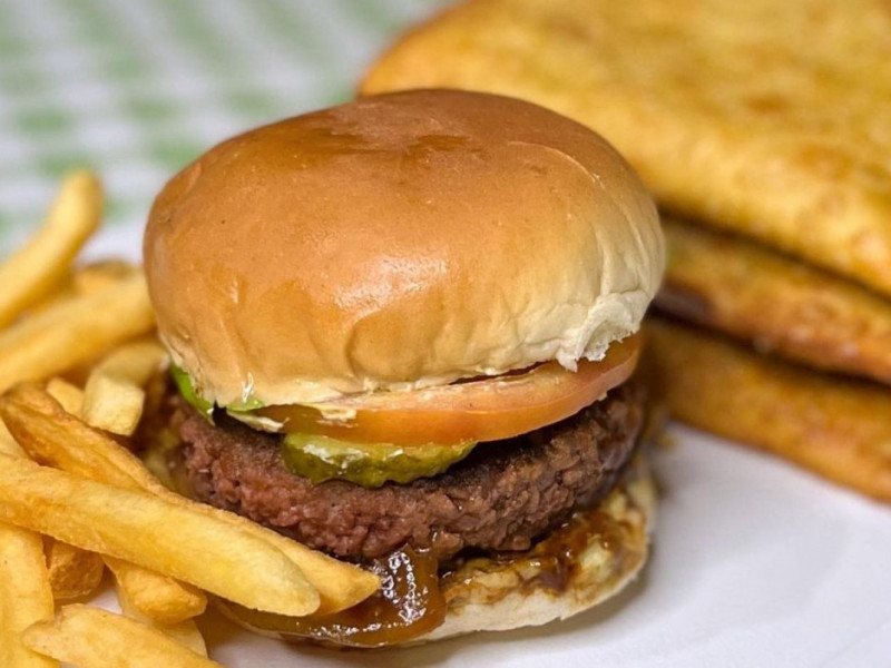 O Mila Veg Lanches é um empreendimento que se define como bar e lancheria 100% vegana Foto: MILA VEG LANCHES/INSTAGRAM/ REPRODUÇÃO/JC 