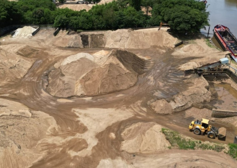 Indústria da areia é essencial para o desenvolvimento econômico e urbano, mas precisa evitar danos ambientais